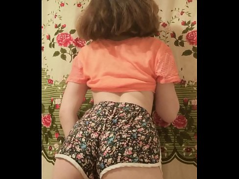 ❤️ Vogëlushja e re seksi duke zhveshur pantallonat e shkurtra në kamera ❤️ Vetëm porno në sq.pornovore.ru ❌️❤