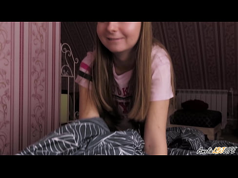 ❤️ Blondie thith thellë BFF-në e saj dhe merr spermë në gojën e saj ❤️ Vetëm porno në sq.pornovore.ru ❌️❤
